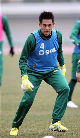 الحارس المخضرم يوشيكاتسو كاواجوتشي في أولى تدريباته مع الفريق