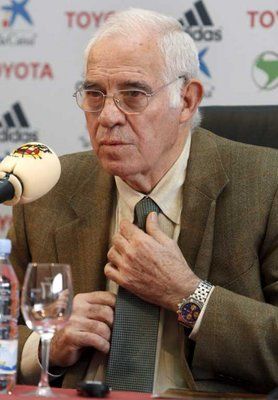 مدرب منتخب الأسباني  لويس أراجونيس 