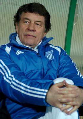 مدرب منتخب اليوناني الألماني أوتو ريهاجل