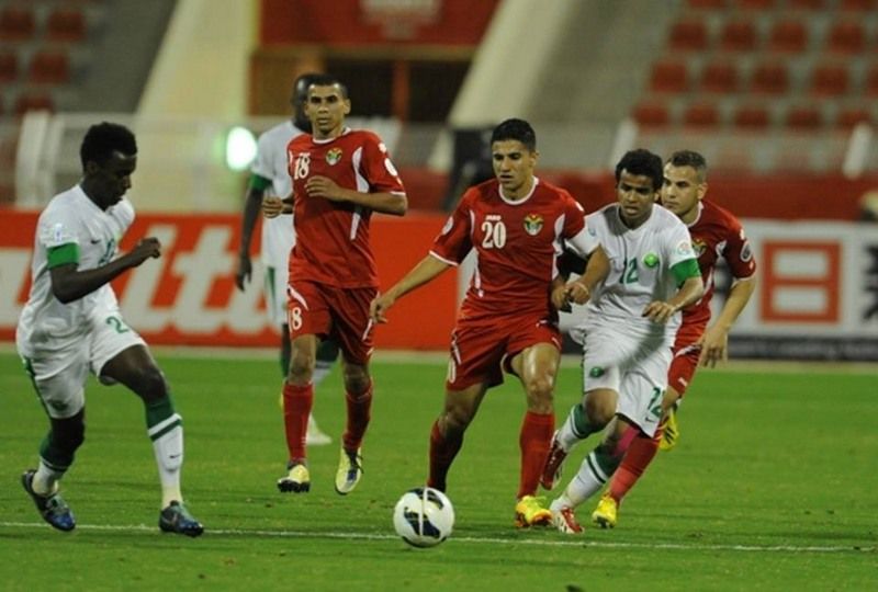 من لقاء الأردن والسعودية ويظهر الأردني الدردور صاحب ضربة الجزاء المهدرة 