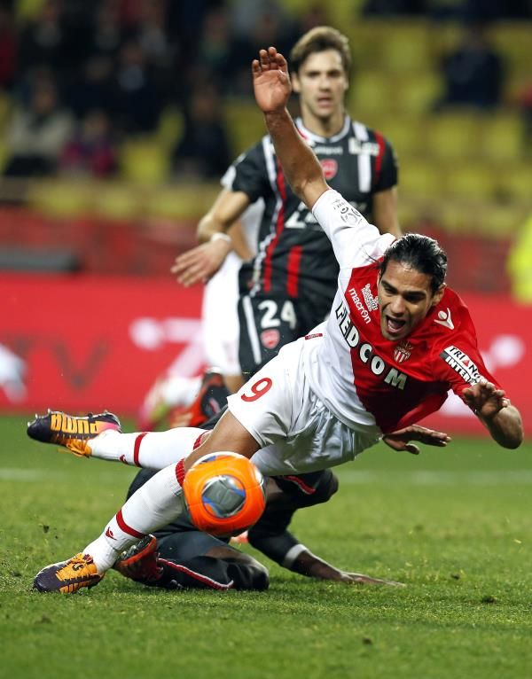 اصابة فالكاو ستبعده عن فريقه ومنتخب بلاده عدة شهور