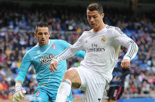 رونالدو تفوق على روبرتو حارس غرناطة وأضاع عليه رهانه