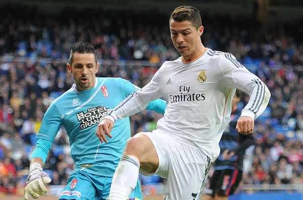 رونالدو تفوق على روبرتو حارس غرناطة وأضاع عليه رهانه