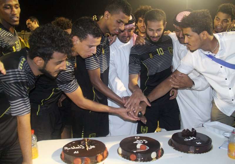 احتفال اللاعبين ورئيس النادي بعودة الفريدي