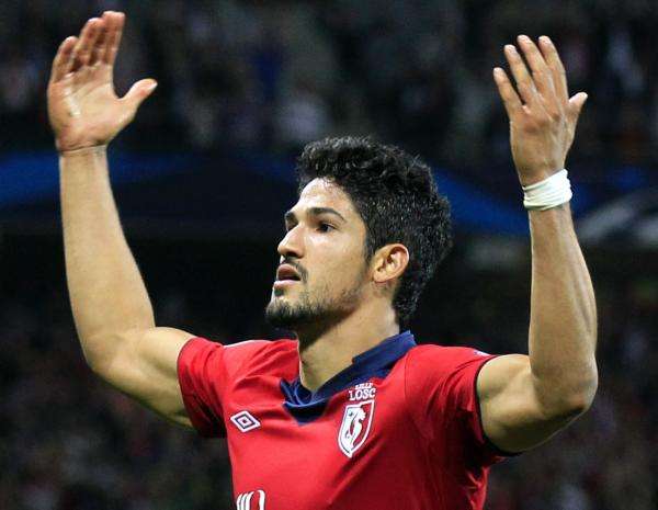 2012-08-29t212714z_2018625753_gm1e88u0f4j01_rtrmadp_3_soccer-champions_reuters