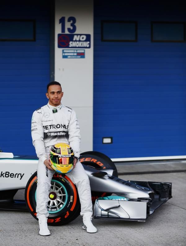 2014-01-28t095335z_1854378801_gm1ea1s1dke01_rtrmadp_3_motor-racing-testing_reuters