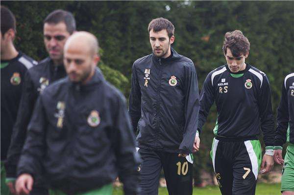 مدرب راسينج وفريقه عقب مران اليوم