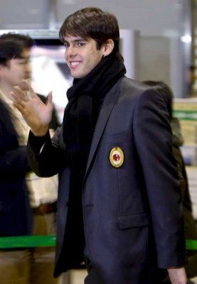 كاكا لدى وصوله مطار ناريتا في طوكيو