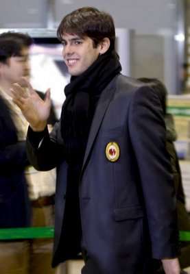 كاكا لدى وصوله مطار ناريتا في طوكيو