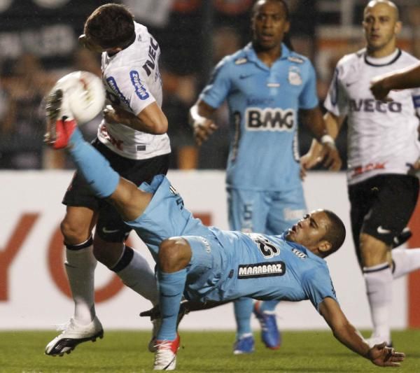 2012-06-21t031508z_01_rjo06_rtridsp_3_soccer-latam-libertadores_reuters
