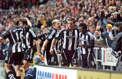 فرحة لاعبي نيوكاسل يونايتد بهدف التعادل