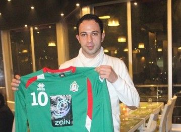 السوري معتز الصالحاني بعد توقيعه للوحدات