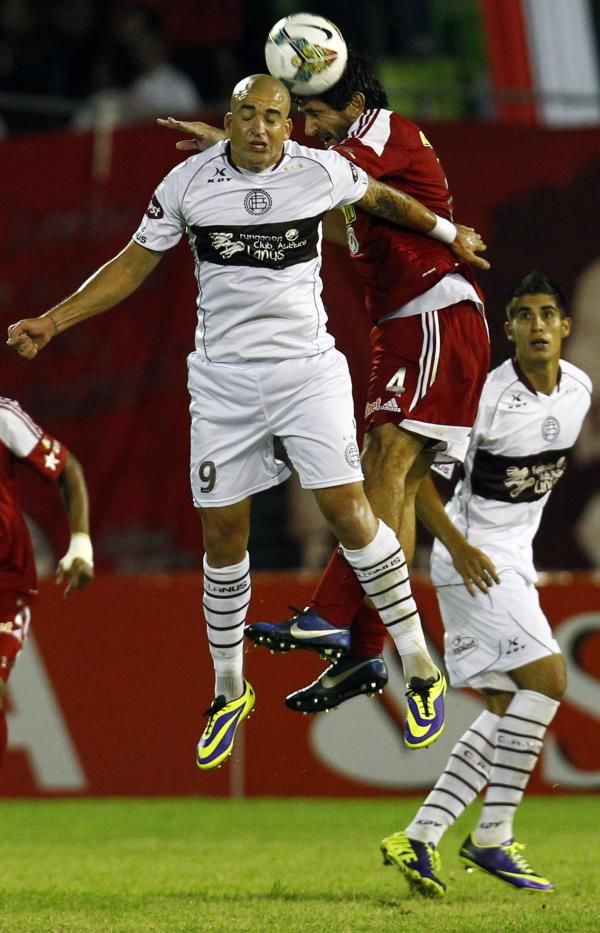 صورة من لقاء لانوس وكاراكاس في كأس ليبرتادوريس