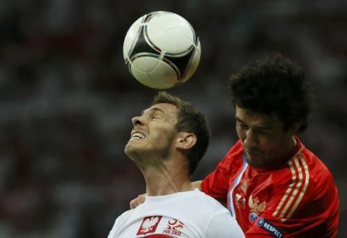 اوبرانياك يضرب الكرة برأسه