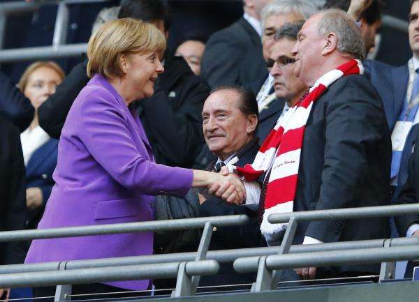 2013-11-04t095814z_1204951429_lr2e95p1g87w4_rtrmadp_3_soccer-bayern-hoeness_reuters