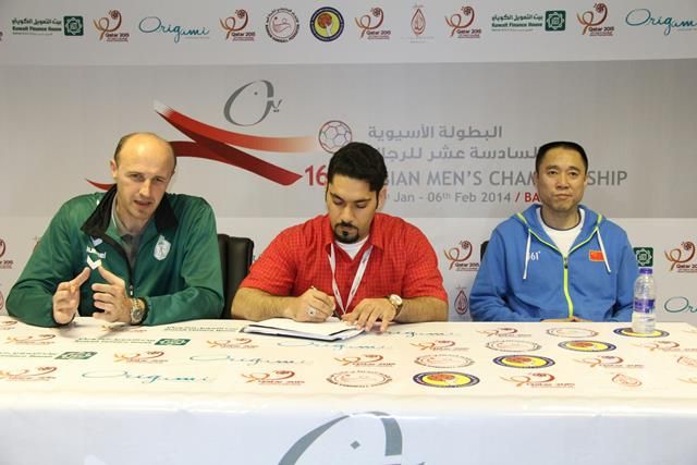 مدربا المنتخبين بعد اللقاء وخلال المؤتمر الصحفي