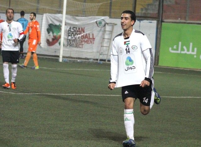 فرحة جهاد صقر بتسجيله الهدف الأول لفريقه