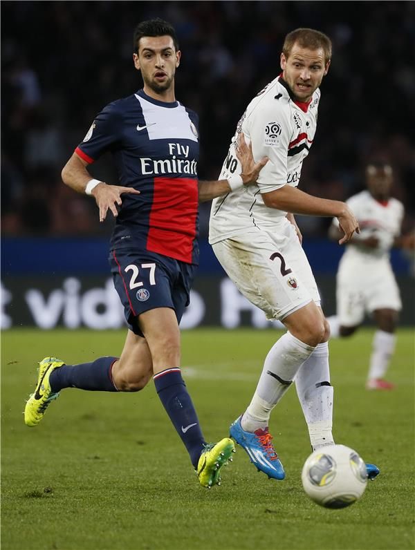 ماثيو بودمير (يمين) في مباراة سابقة