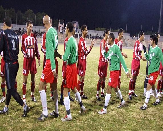 تصافح نجوم الفريقين وبعدسة كووورة