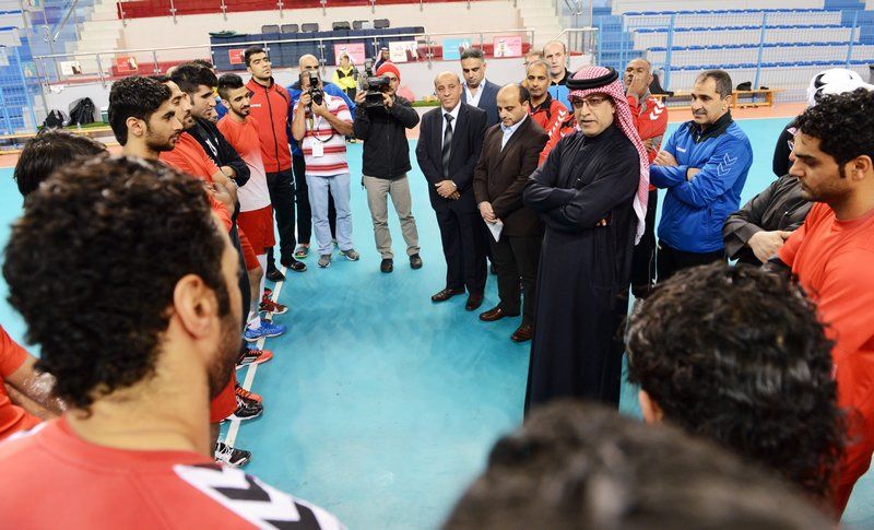 لقطات من زيارة الشيخ سلمان بن ابراهيم لتدريب المنتخب البحريني لكرة اليد