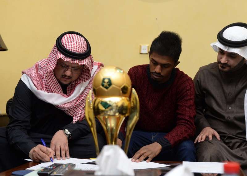 الأمير فيصل بن تركي يوقع عقد غالب الجديد