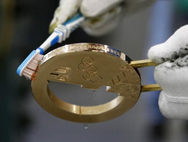 2013-07-02t111656z_1053644858_gm1e9721gvj01_rtrmadp_3_russia-olympics-medal_reuters