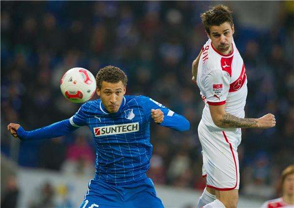 فابيان جونسون بالزي الأزرق في إحدى مباريات هوفنهايم