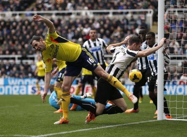 2014-02-01t145700z_996770205_gm1ea211rk501_rtrmadp_3_soccer-england_reuters