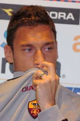 نجم روما الايطالي فرانشيسكو توتي