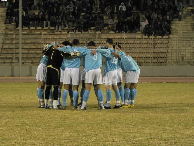 فريق الفيصلي الاردني قبل اللقاء وبعدسة كووورة