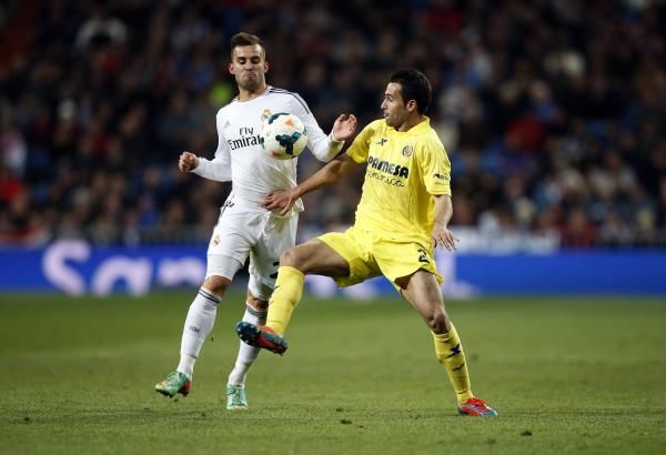 جاسبار وصراع على الكرة مع خيسي 