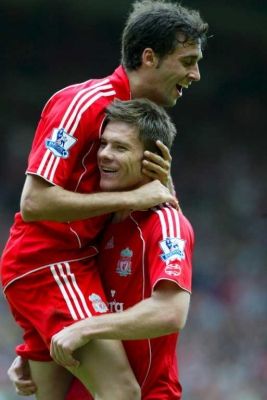 الأسباني ألفارو أربيلوا مدافع فريق ليفربول