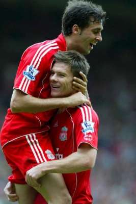 الأسباني ألفارو أربيلوا مدافع فريق ليفربول