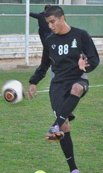 محمد الغنودي صاحب هدف اهلي طرابلس