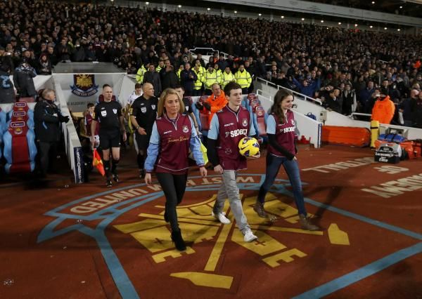 2013-02-25t200650z_393399176_lr2e92p1jv327_rtrmadp_3_soccer-england_reuters