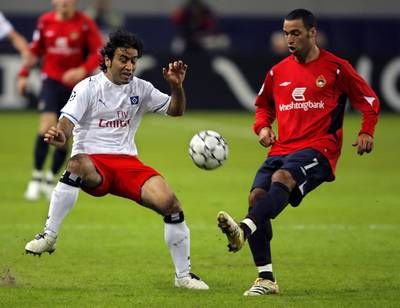 دانييل كارفالو  صاحب القميص الاحمر