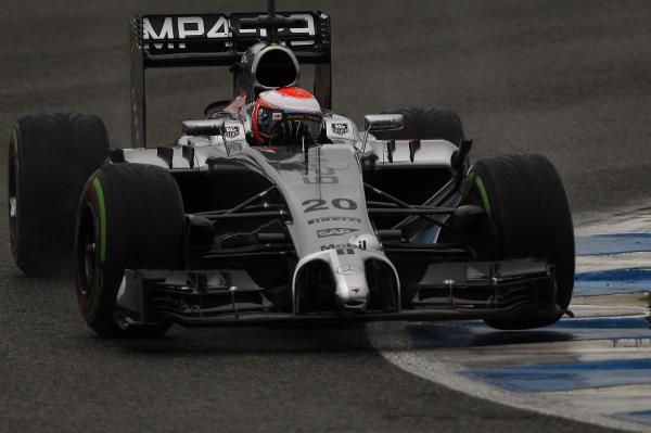 2014-01-31t141625z_1353913967_gm1ea1v1prq01_rtrmadp_3_motor-racing-testing-ecclestone_reuters