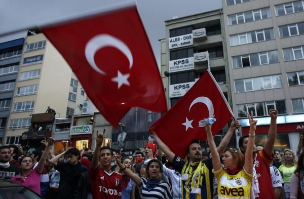 2013-06-04t173638z_1770307413_gm1e96504aw01_rtrmadp_3_turkey-protests-soccer_reuters