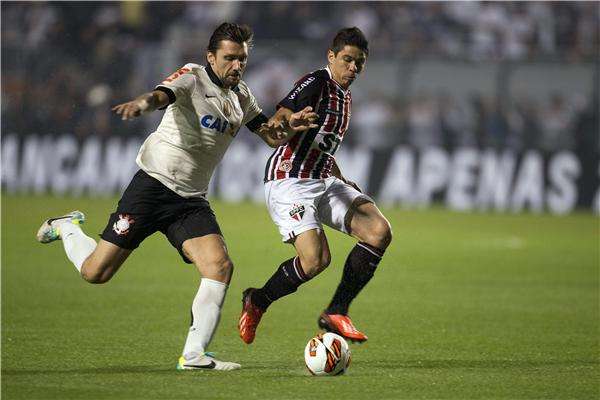 باولو أندري (يسار)