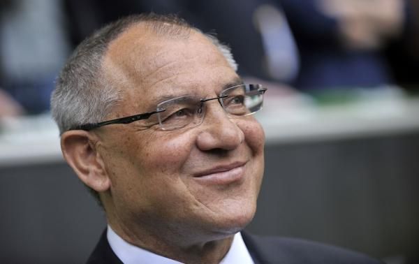 2012-10-25t122257z_258979131_bm2e74g1hex01_rtrmadp_3_soccer-germany-magath_reuters