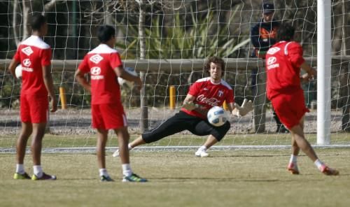 صورة أرشيفية لإحدى تدريبات منتخب بيرو