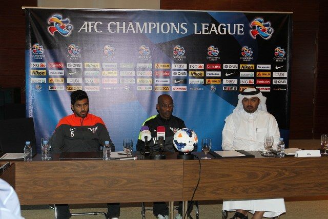 يوسف آدم خلال المؤتمر الصحفي