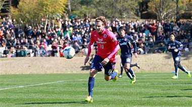 دييجو فورلان في اللقاء الودي ضد فريق فاجيانو اوكاياما