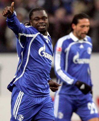 أسـاومـواه يعبـر عن فرحتـه بـالهدف الذي سجله في مرمى نورنبرج