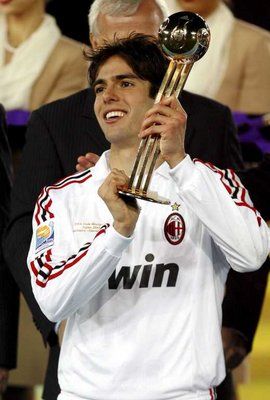 كاكا حصل علي جائزة افضل لاعب والكرة الذهبية