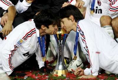 البرازيلي المتألق كاكا والمهاجم الايطالي فيليبو إنزاجي 