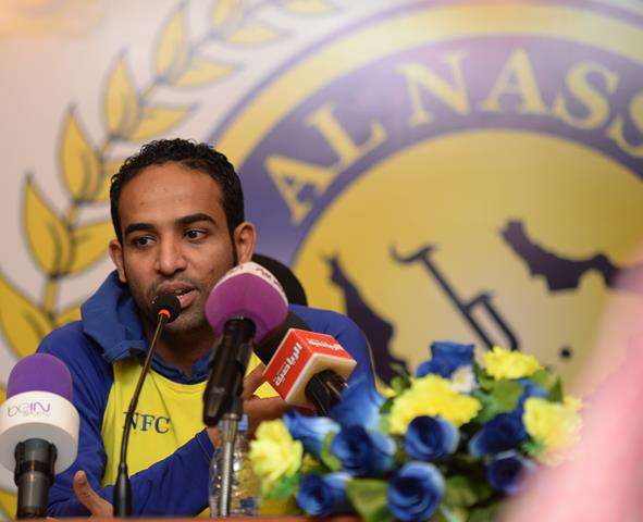 عبده عطيف متحدثا في المؤتمر الصحفي