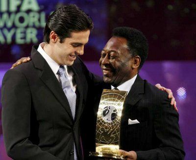 كاكا مع اسطورة البرازيل بيليه