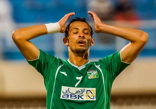 العربي يعاني الأمرين داخل وخارج الملعب