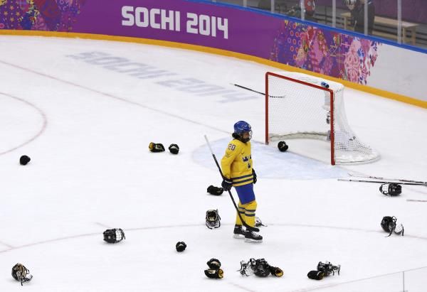 2014-02-20t150058z_817600373_lr2ea2k15pbx4_rtrmadp_3_olympics-icehockey_reuters